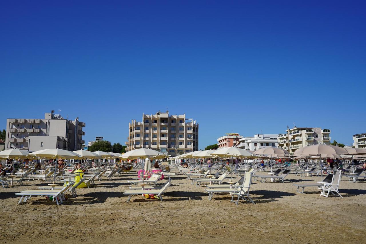 Hotel Life Ρίμινι Εξωτερικό φωτογραφία